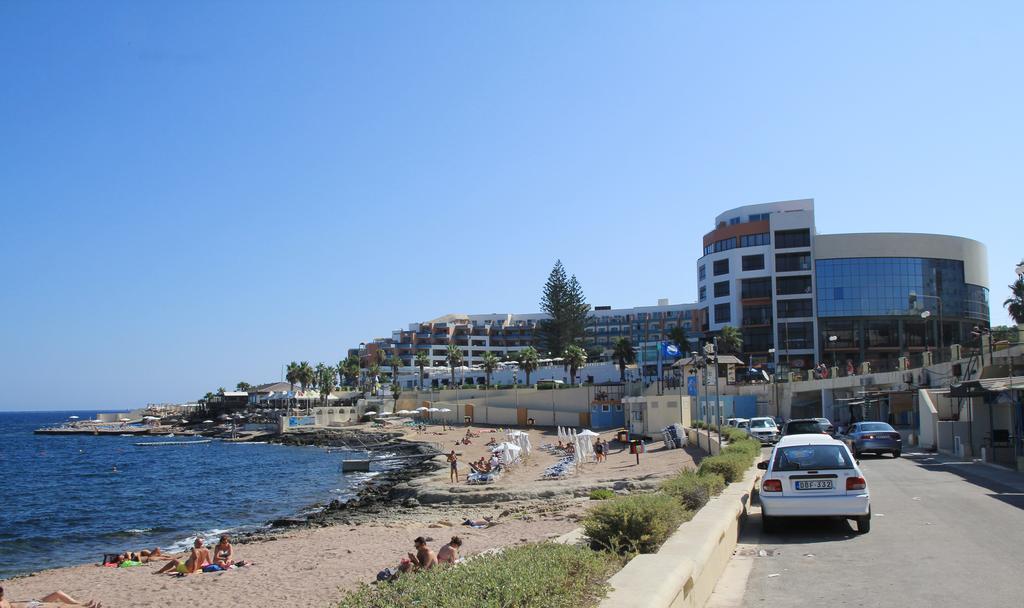 Seafront Apartment Blue Water St. Paul's Bay Esterno foto