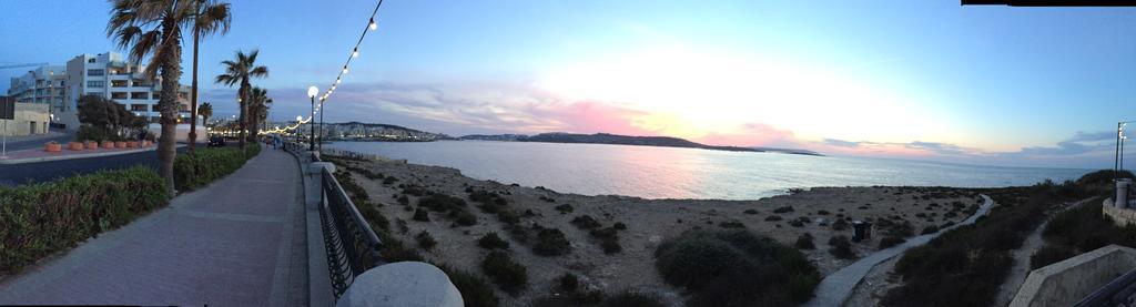 Seafront Apartment Blue Water St. Paul's Bay Esterno foto